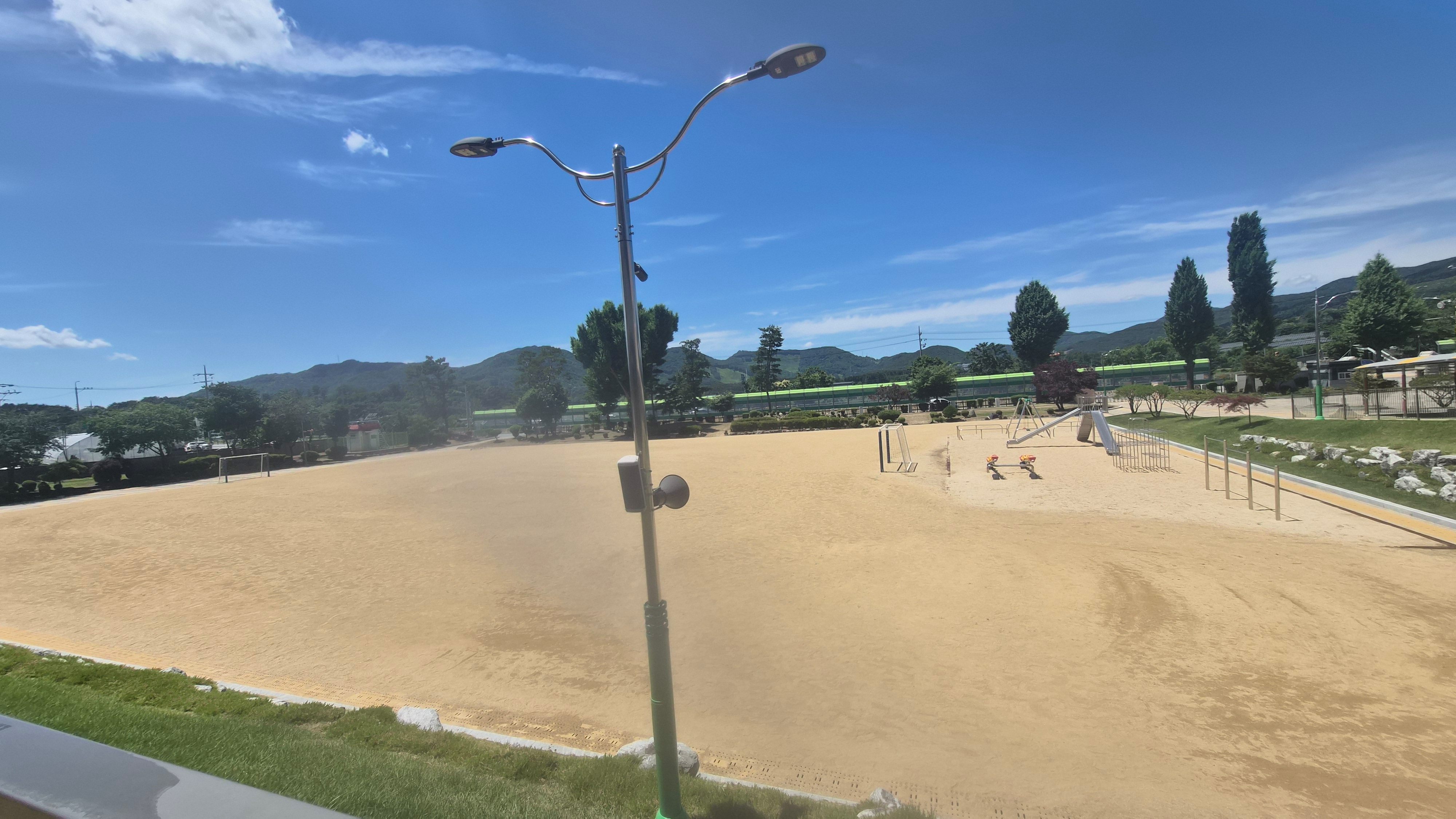 가덕초중학교 운동장 1