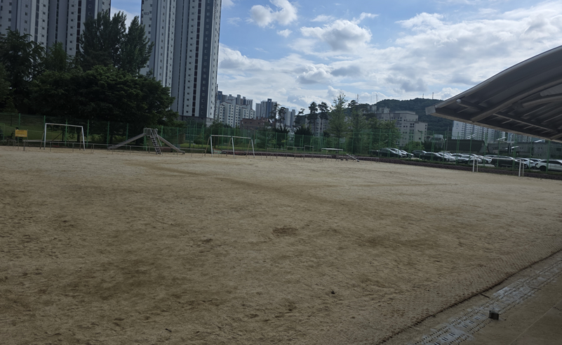 솔밭초등학교 운동장 1