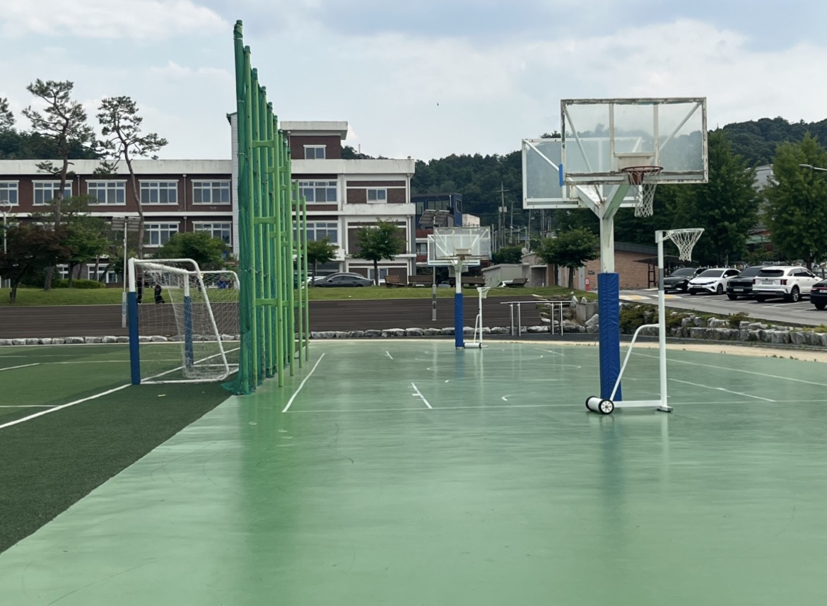 무극중학교 운동장 4