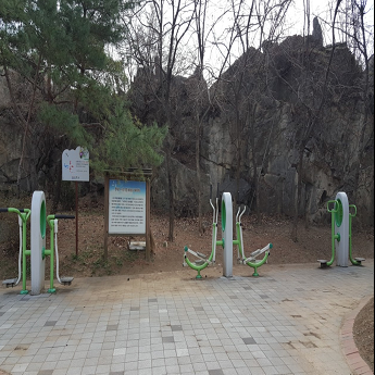 봉황체육공원 야외운동기구 2
