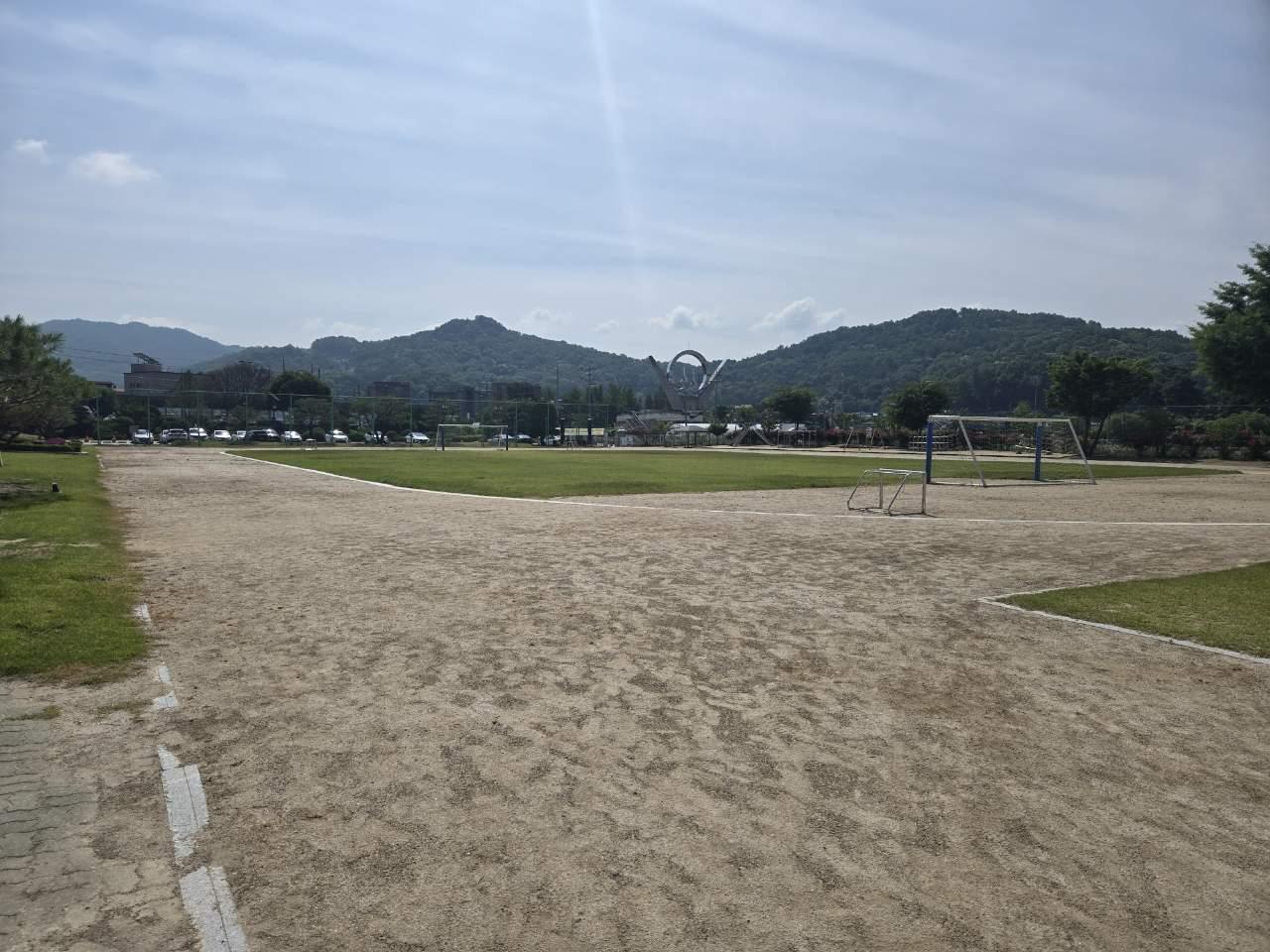 남일초등학교 운동장 1