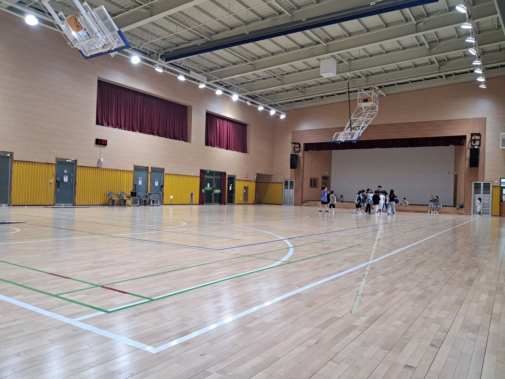 충주대소원초중학교 체육관 1