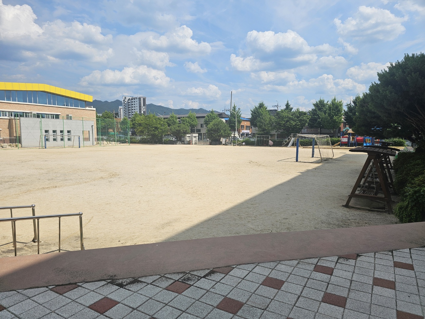 충주중앙초등학교 운동장 1