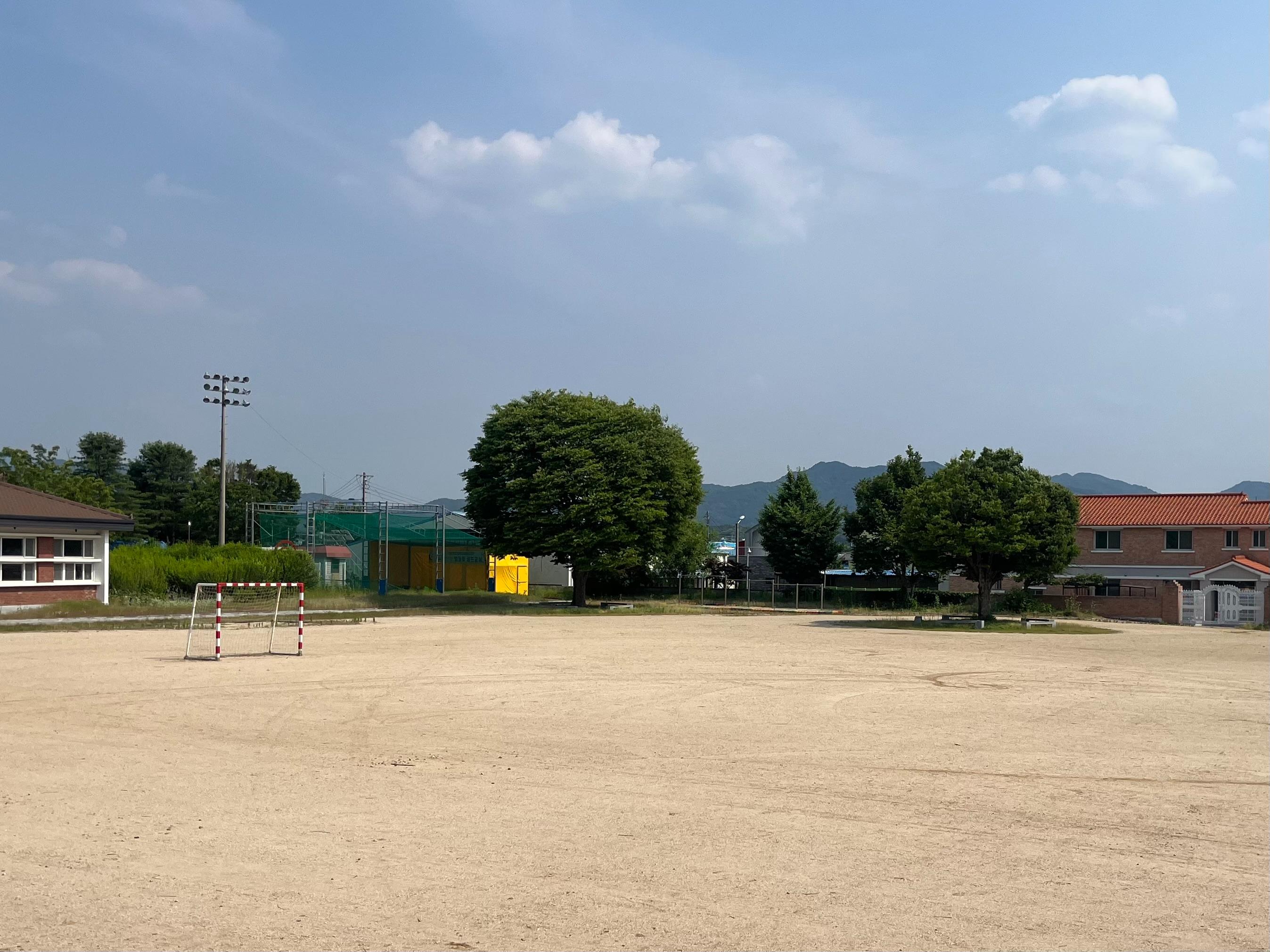 청산초등학교 운동장 1