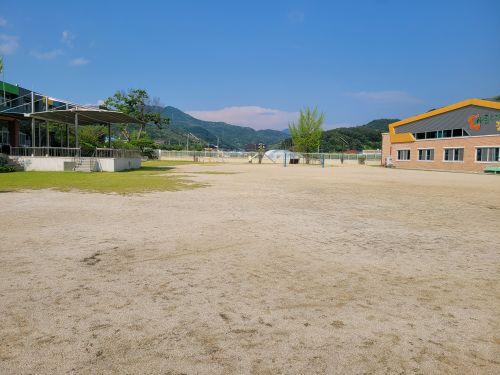 동량초등학교 운동장 1