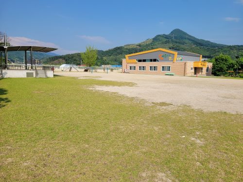 동량초등학교 운동장 2