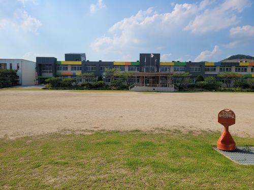 동량초등학교 운동장 3