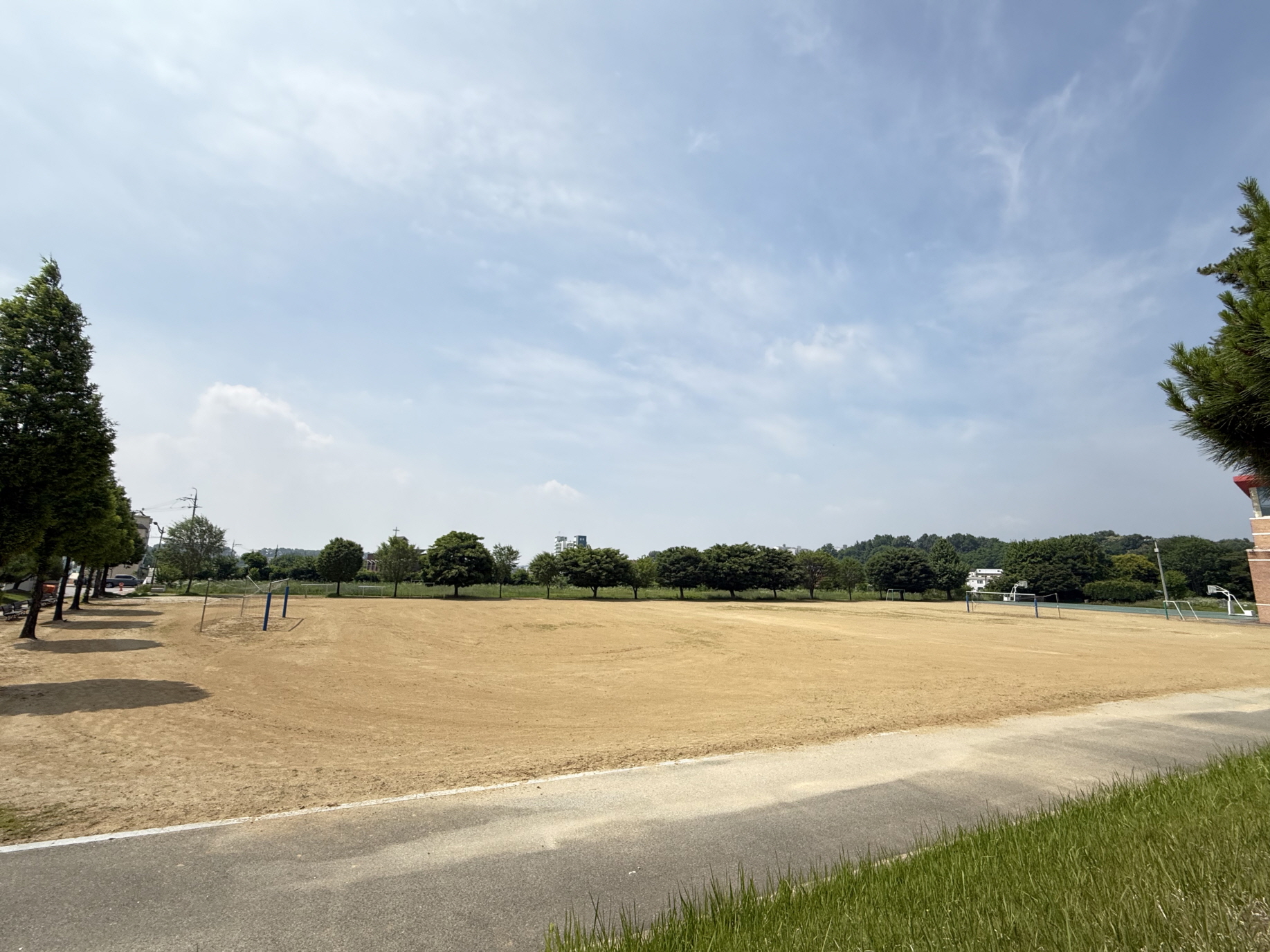 삼성중학교 운동장 1