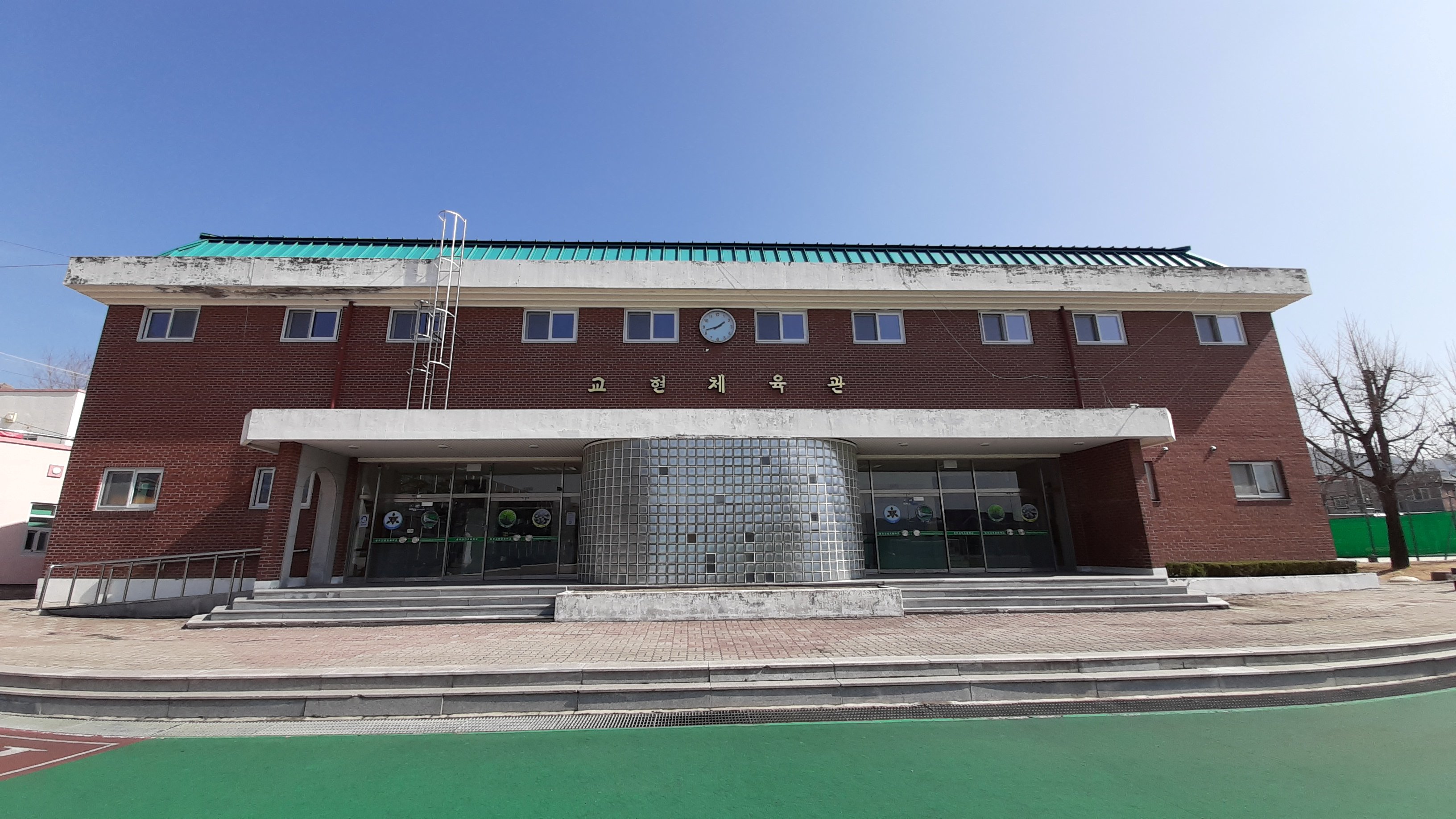 충주교현초등학교 체육시설 1