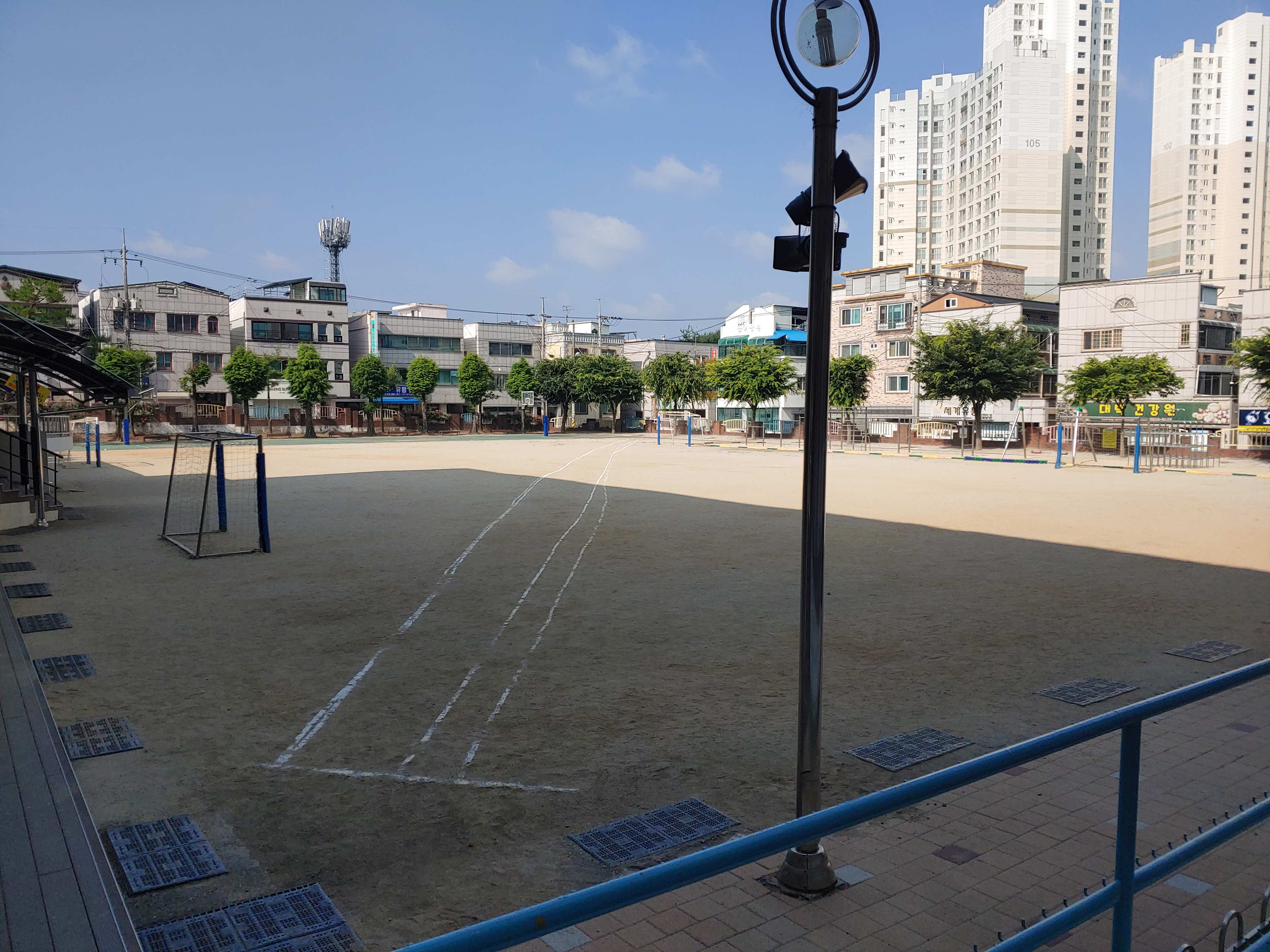 원봉초등학교 운동장 1