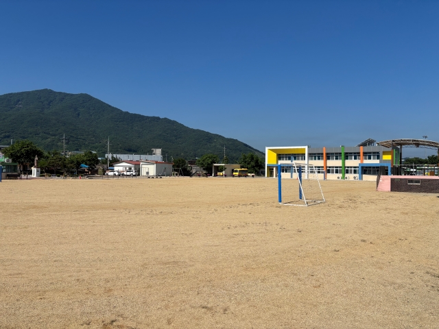 추풍령초등학교 운동장 1