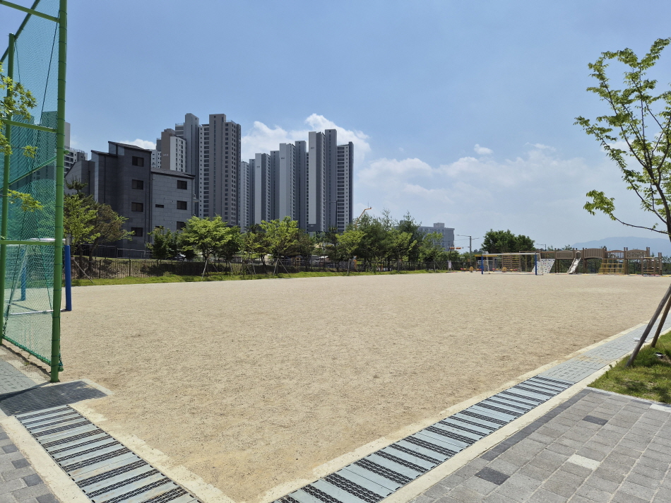 주덕화곡초등학교 운동장 1