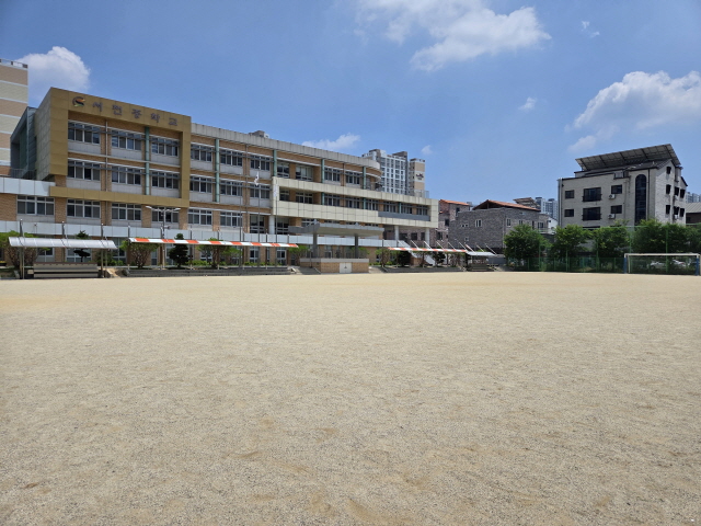서전중학교 운동장 1