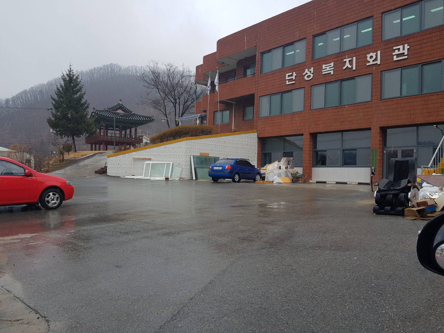 단성복지회관 본관 앞, 뒤 1
