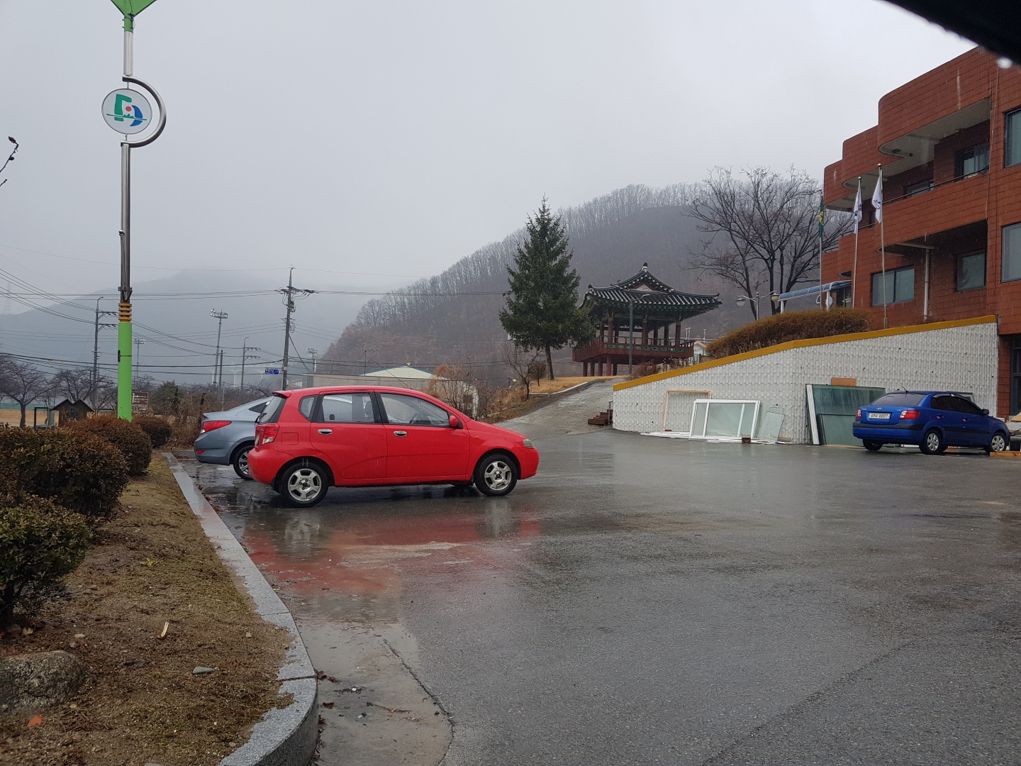 단성복지회관 본관 앞, 뒤 2