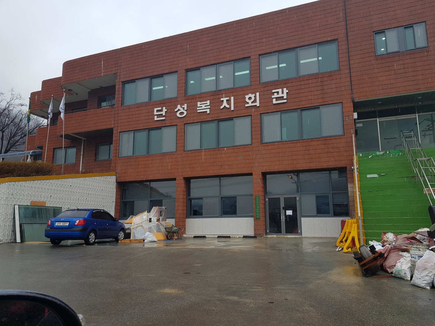 단성복지회관 본관 앞, 뒤 4