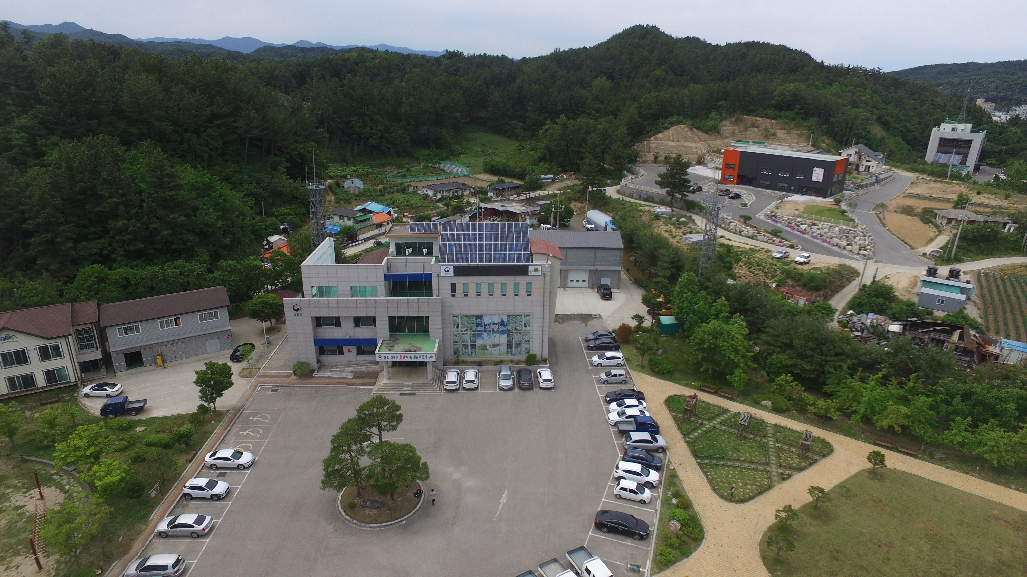 남부지방산림청 울진국유림관리소 주차장 2