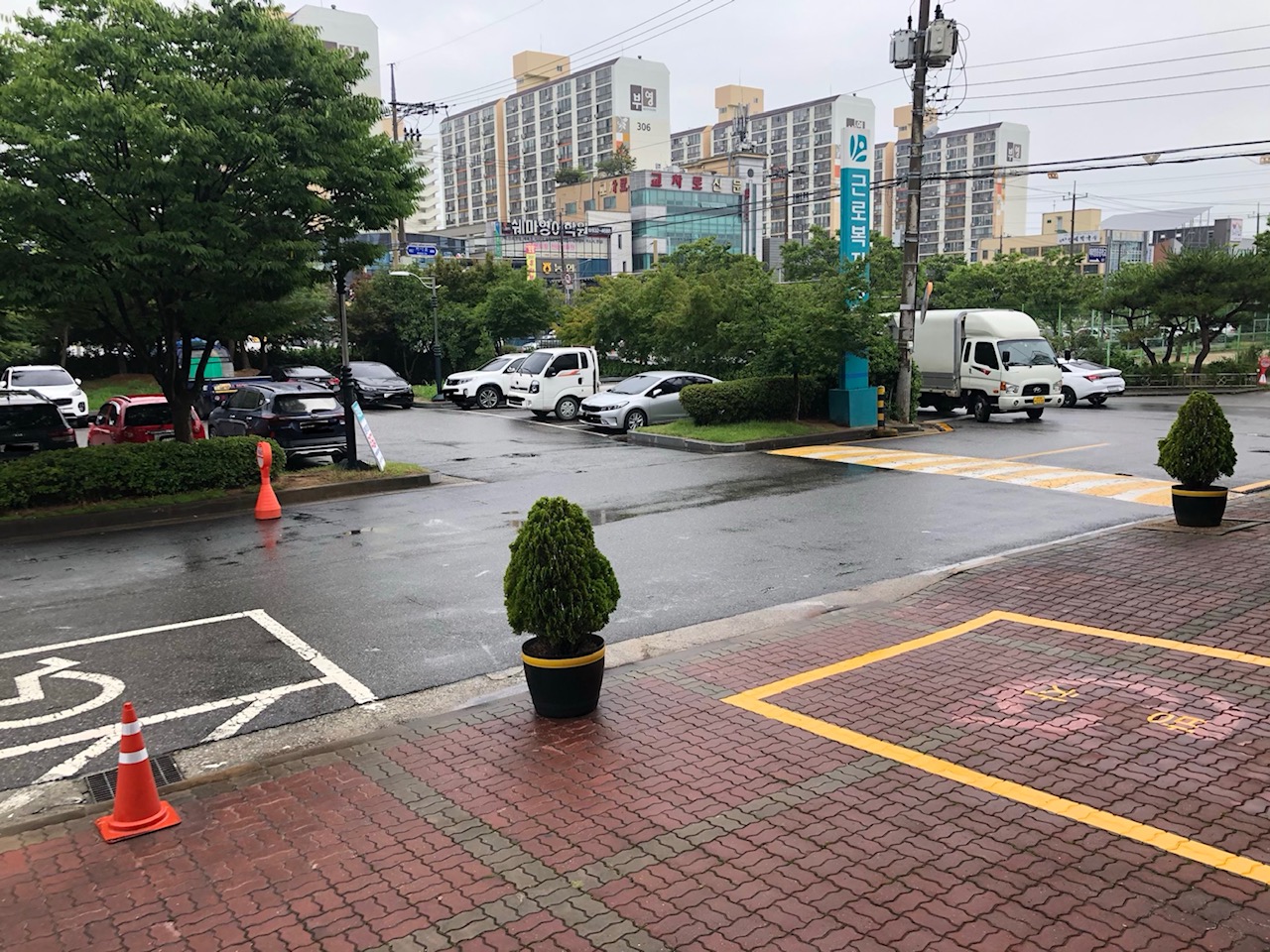 근로복지공단 익산지사 본관앞 2