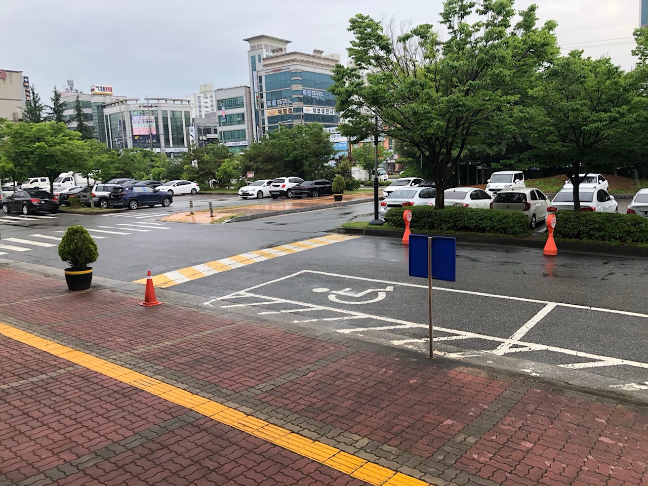 근로복지공단 익산지사 본관앞 3