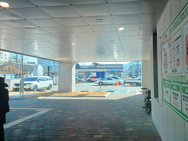 괴산읍사무소(괴산군행정복지센터) 본관 앞