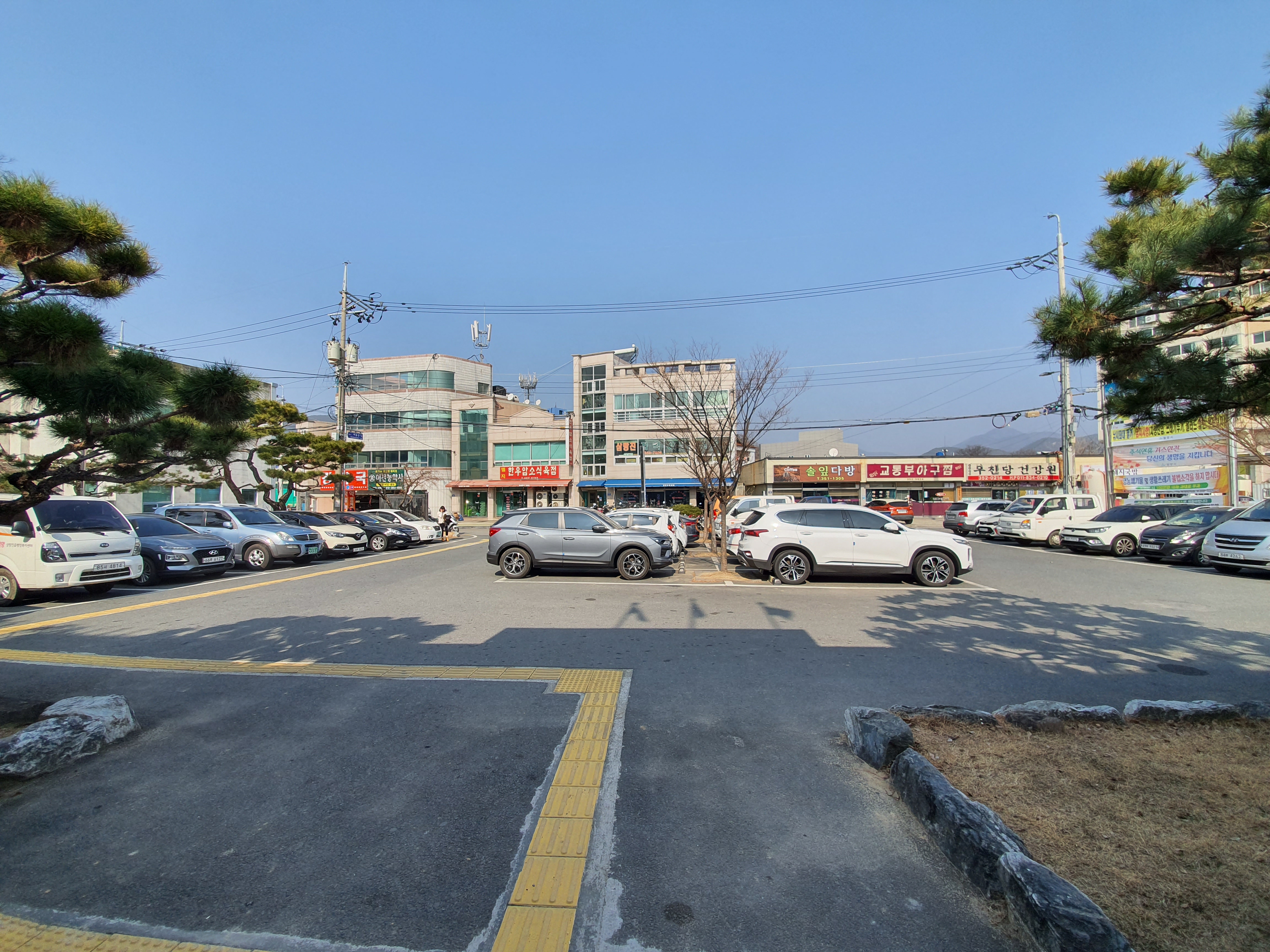 삼랑진읍행정복지센터 본관앞 1