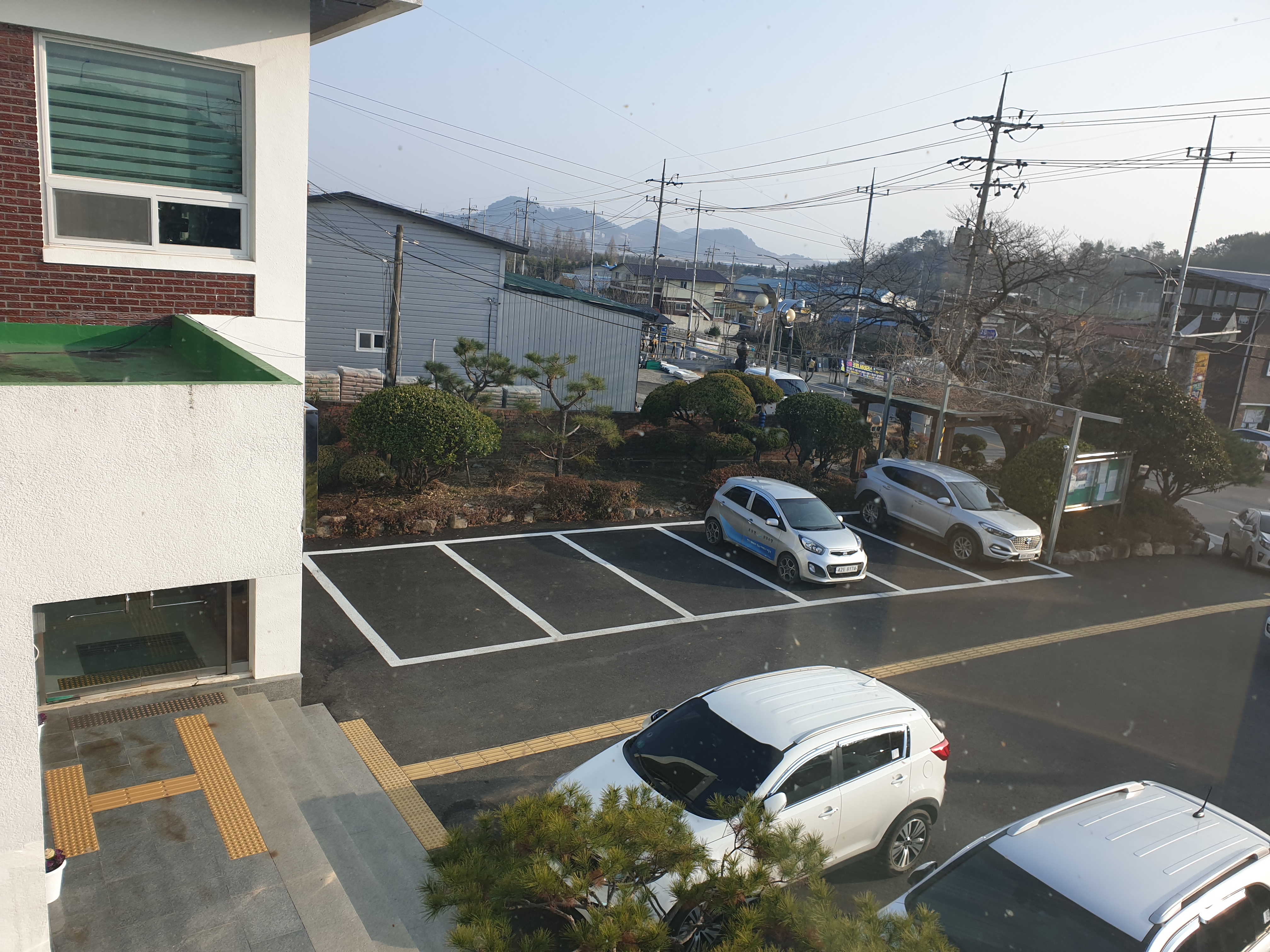 초동면행정복지센터 본관앞 2