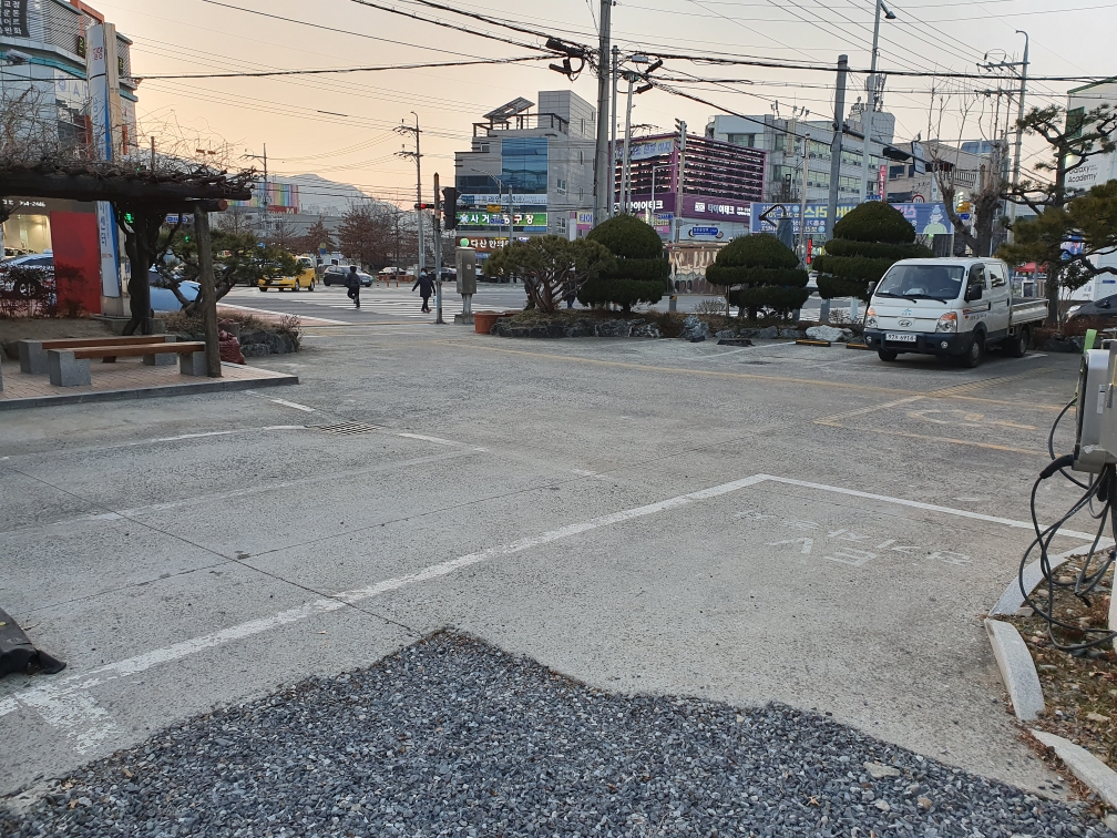 삼문동행정복지센터 본관앞 1