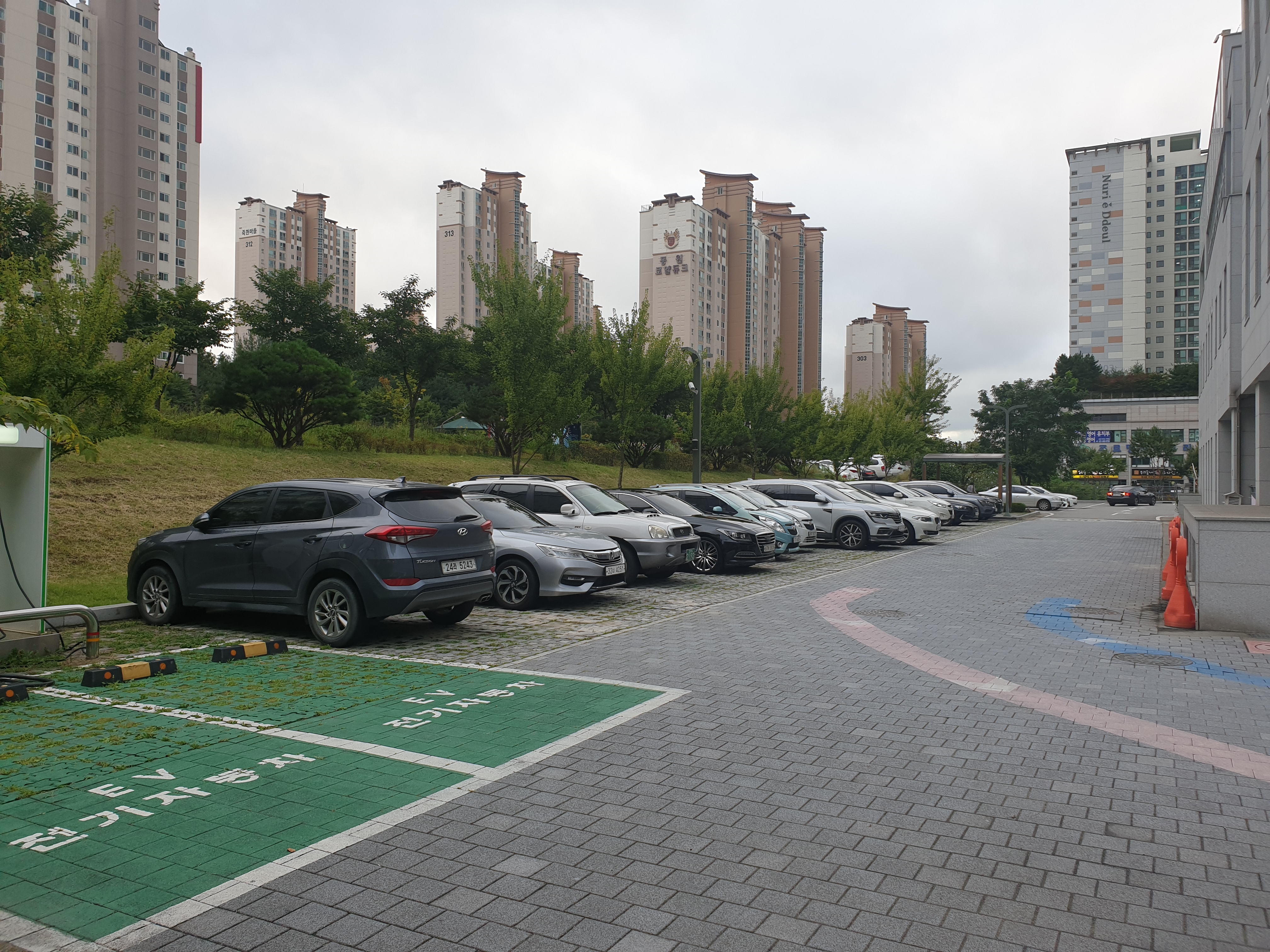 보정동행정복지센터 지상주차장 2