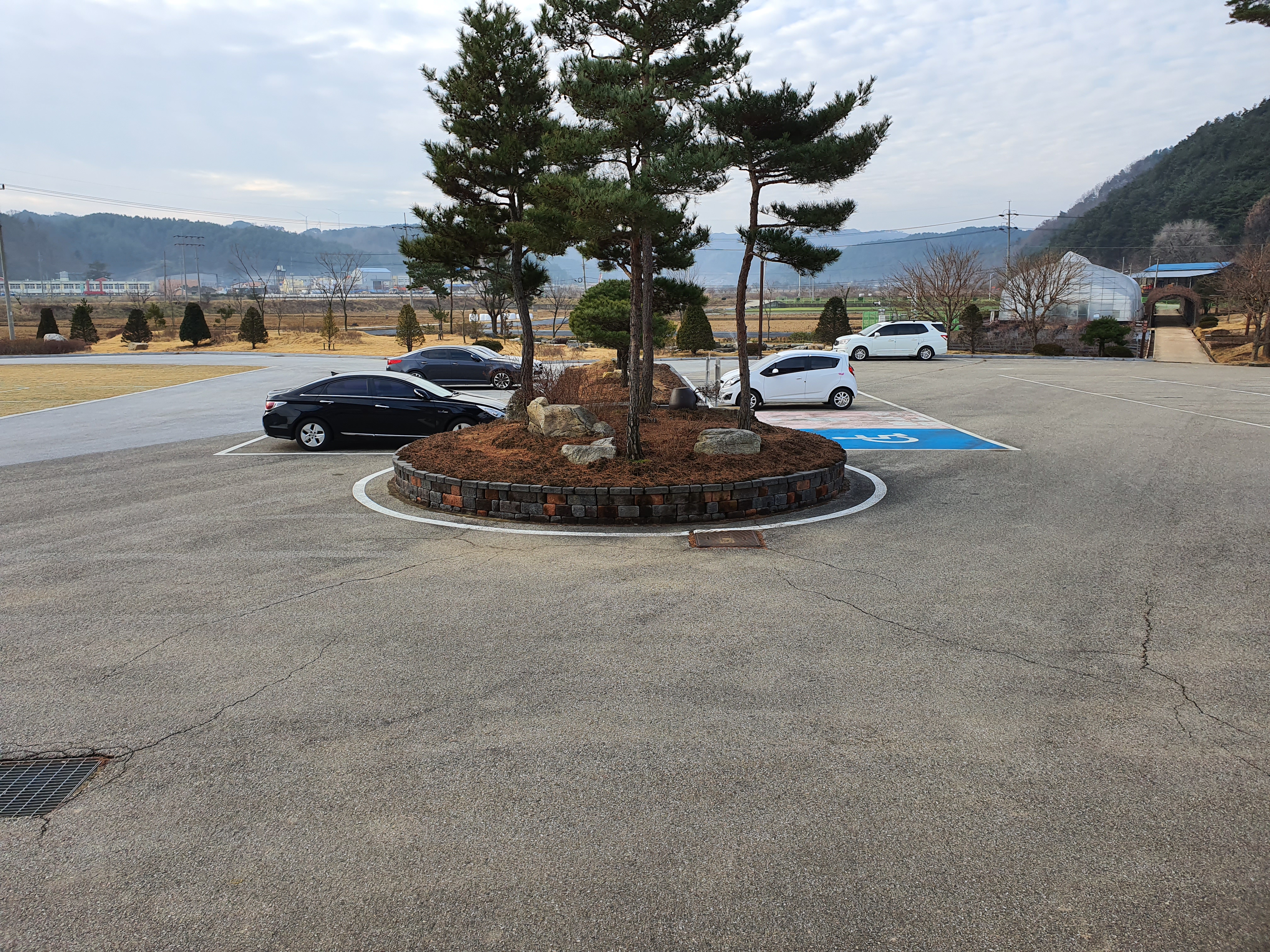농업기술센터 주차장(본관앞) 1