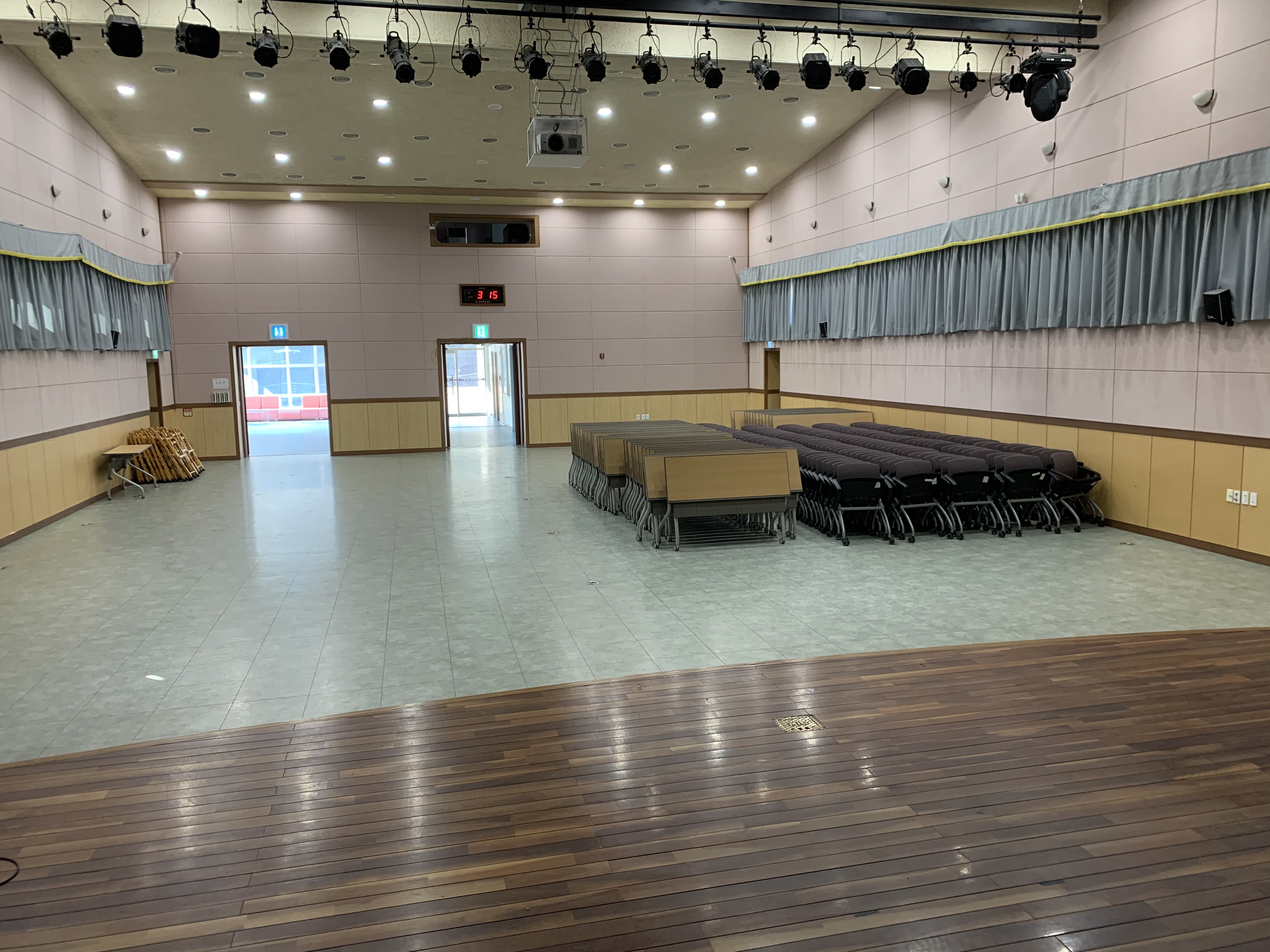 울진군 평생학습관 대강당(4층) 1
