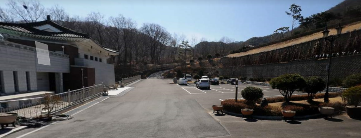 산청함양추모공원 주차장