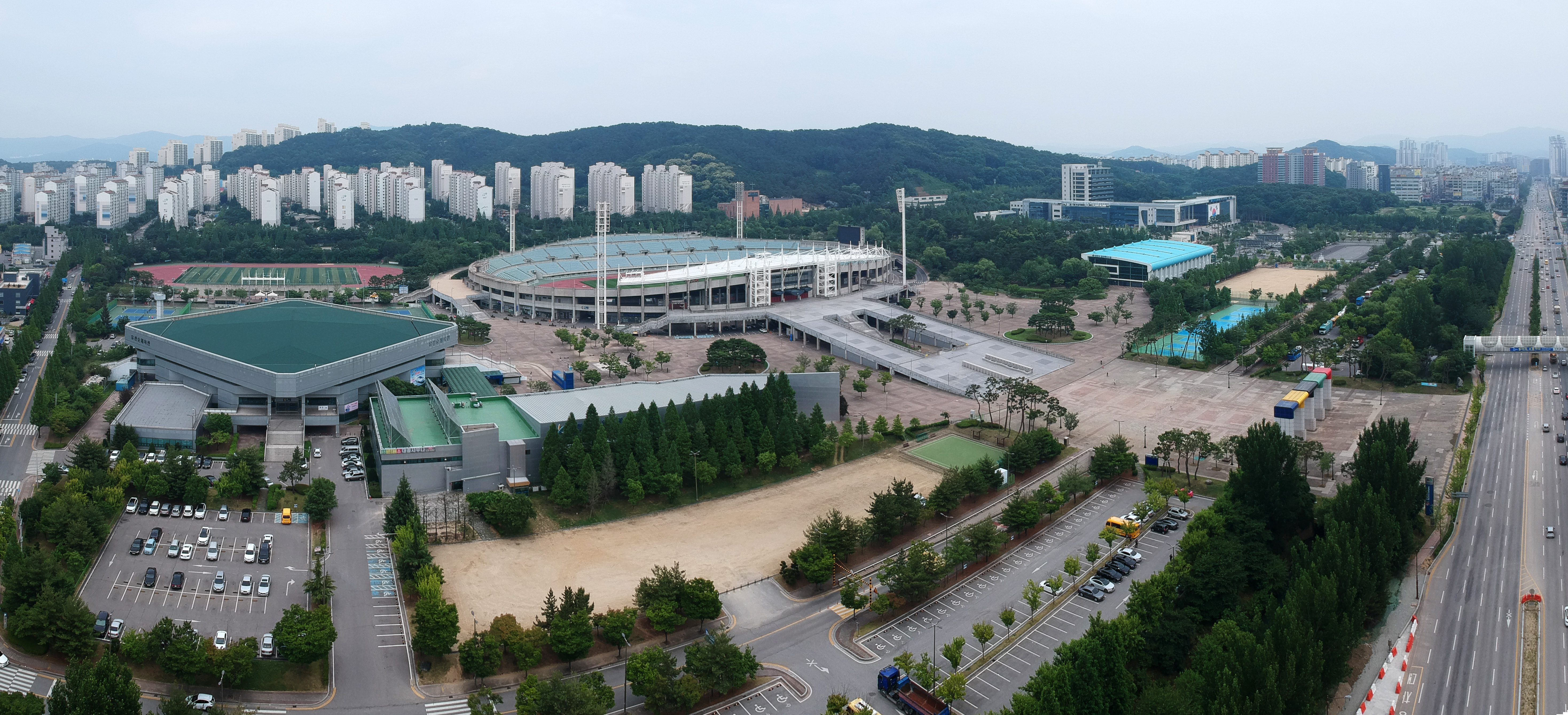 천안종합운동장 오륜문광장 1