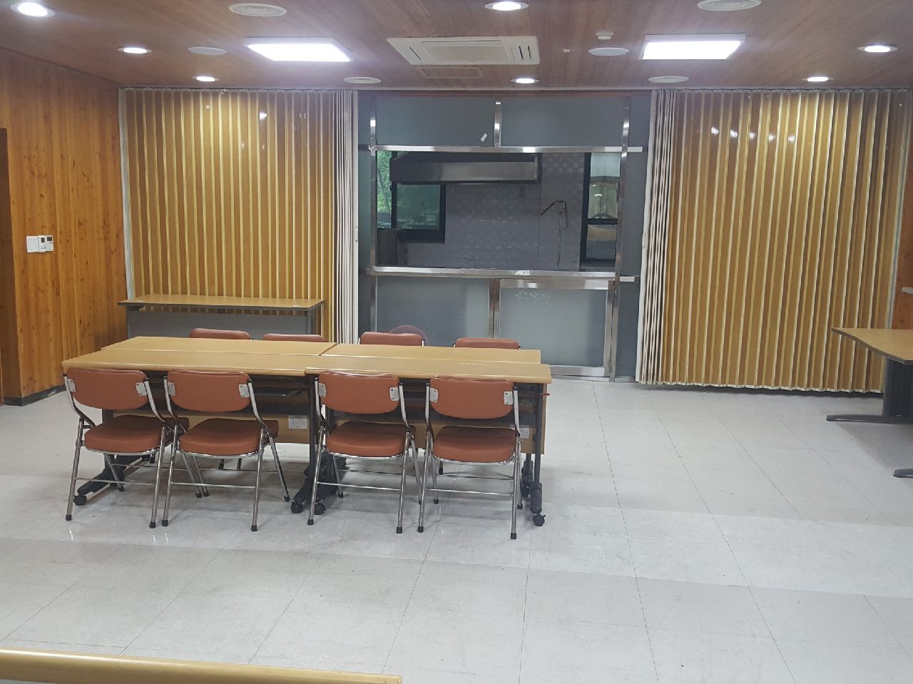 금봉자연휴양림 수련관 1층 1