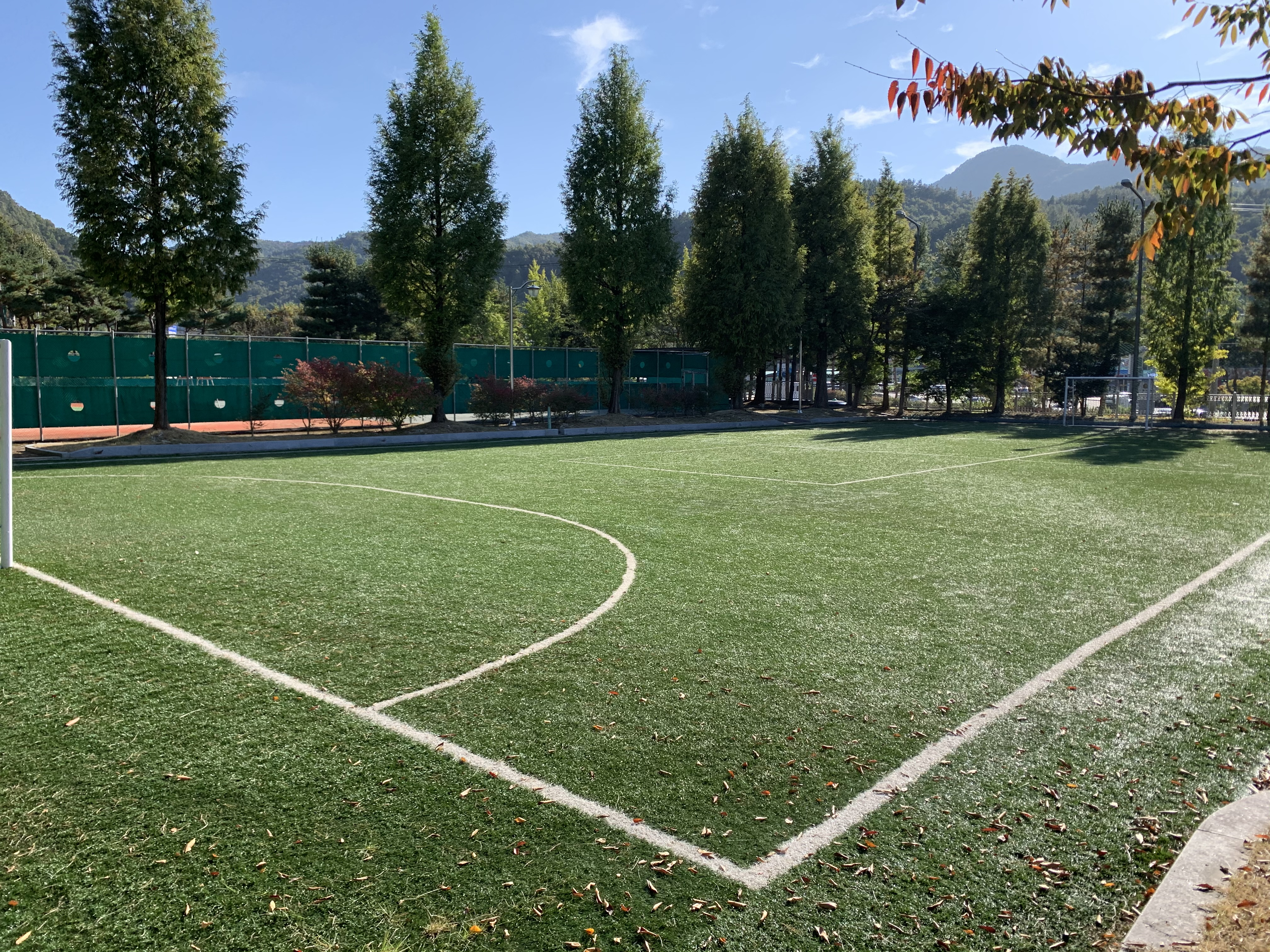 한국도로공사 무주지사 본관 좌측(풋살장) 1