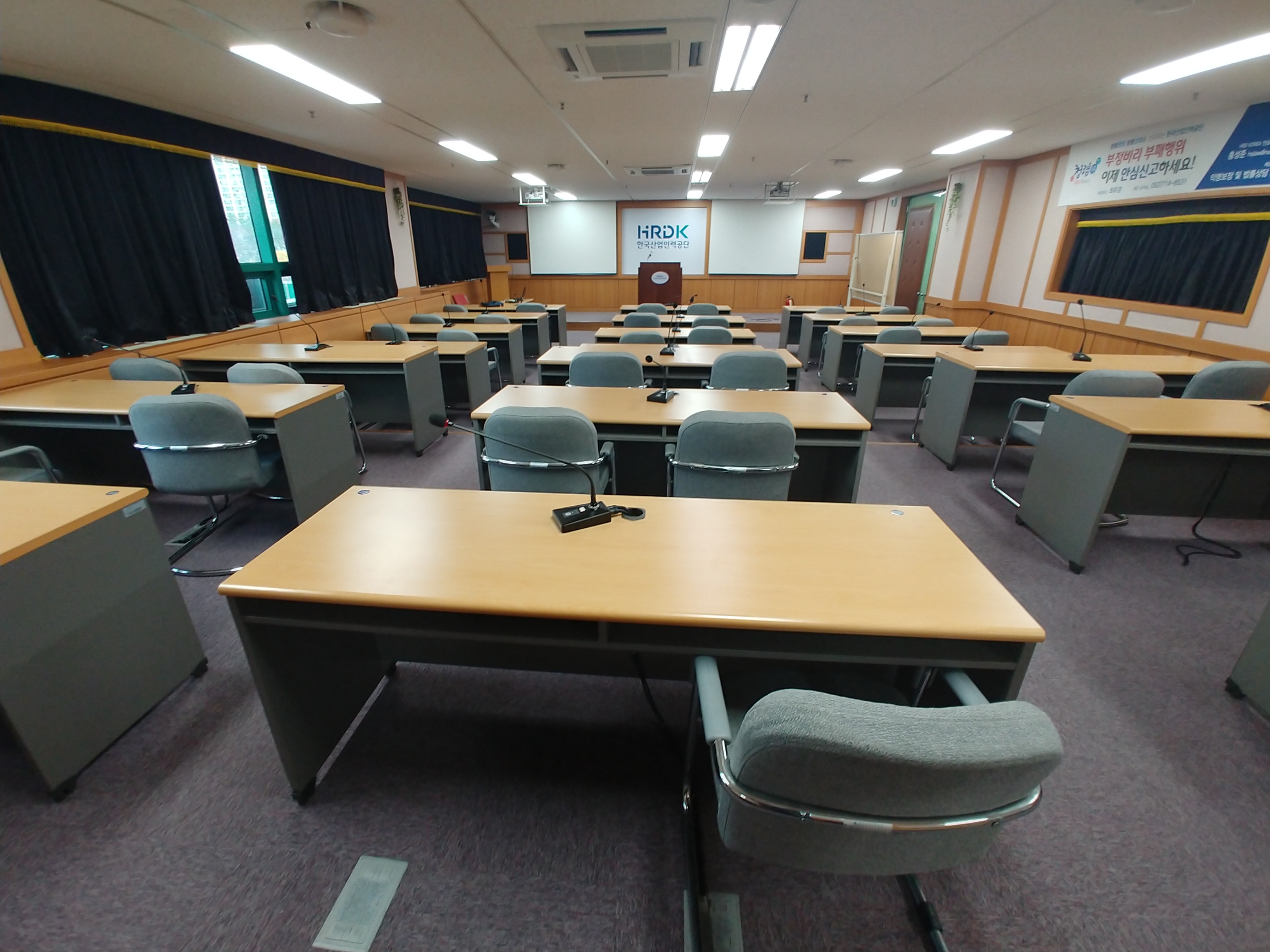 한국산업인력공단 부산지역본부 4층 소통공감회의실 2