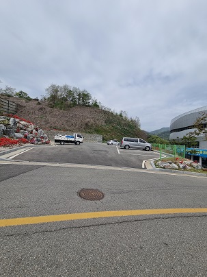 윤봉길체육관 보조주차장
