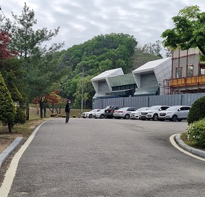 생활체육관 앞 주차…