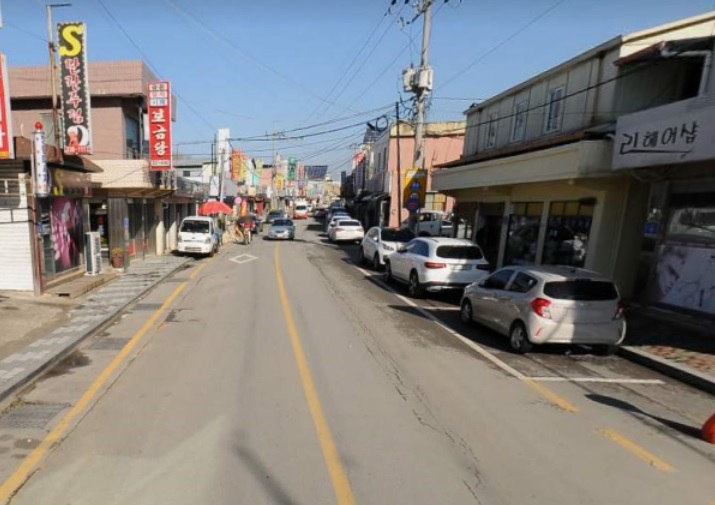 덕산면 읍내리 농협 앞 거리 1
