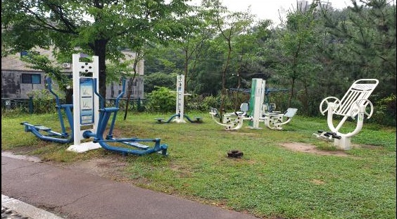 롯데캐슬아파트아래놀이터야외운동기구 1