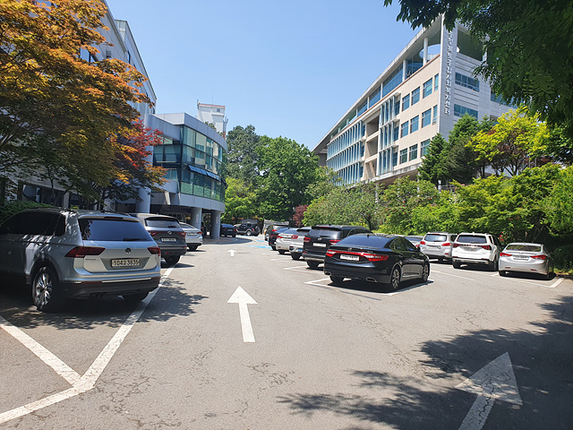 청주세무서 본관앞 3