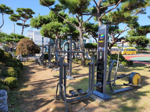 신양초등학교 야외운동기구 1
