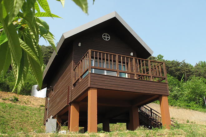 숲속수목가옥 산수유 (4인실) 1