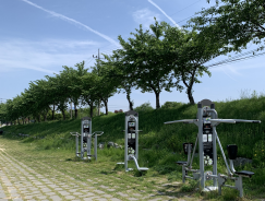 읍내리 덕산천 야외운동기구 1