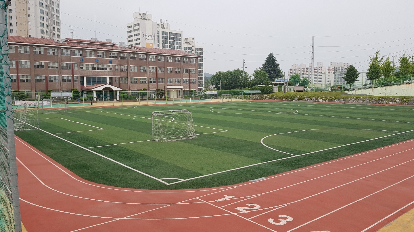 한국폴리텍대학 구미캠퍼스 운동장 2