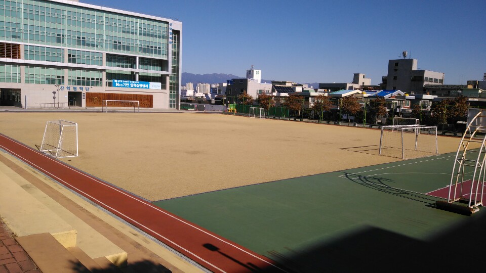 한국폴리텍대학 대구캠퍼스 운동장 1