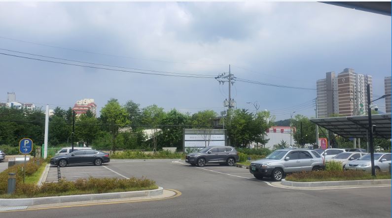 한국농어촌공사 연천포천가평지사 주차장 1