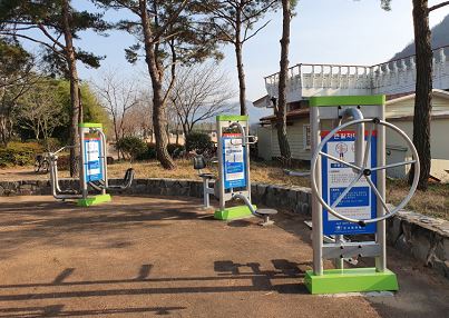홍의정 앞 운동기구 1