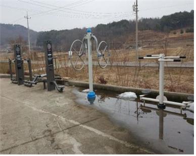 지산2리 마을회관 앞 야외 운동기구 1