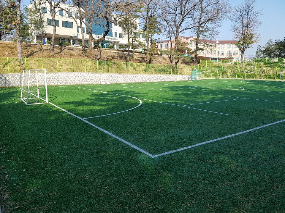 경남도립거창대학 국제협력원 앞(다목적구장) 1