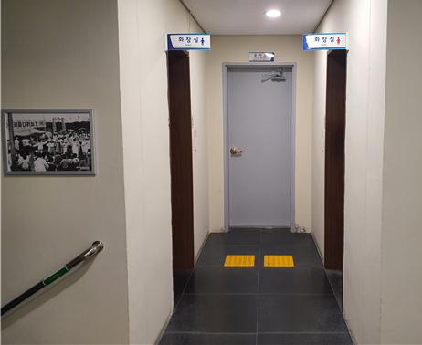 2층 남자화장실 1